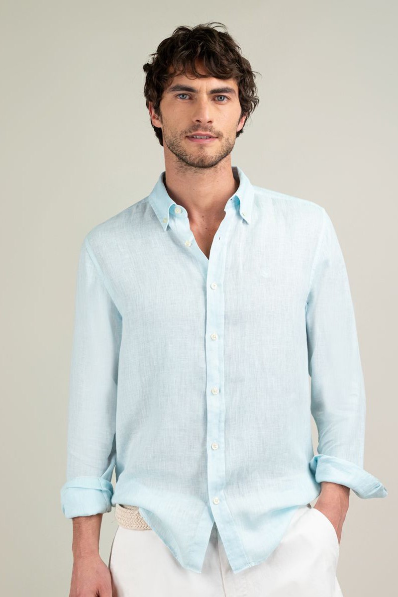 Camisa aguamarina de lino El Ganso, teñida en prenda. Un básico con estilo propio y frescura para el día a día.