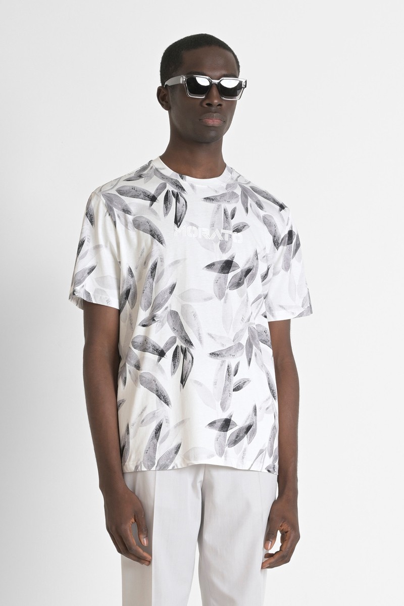 Camiseta regular fit Antony Morato con estampado de hojas y logotipo en relieve. Confeccionado en algodón 100% para máxima comodidad. 