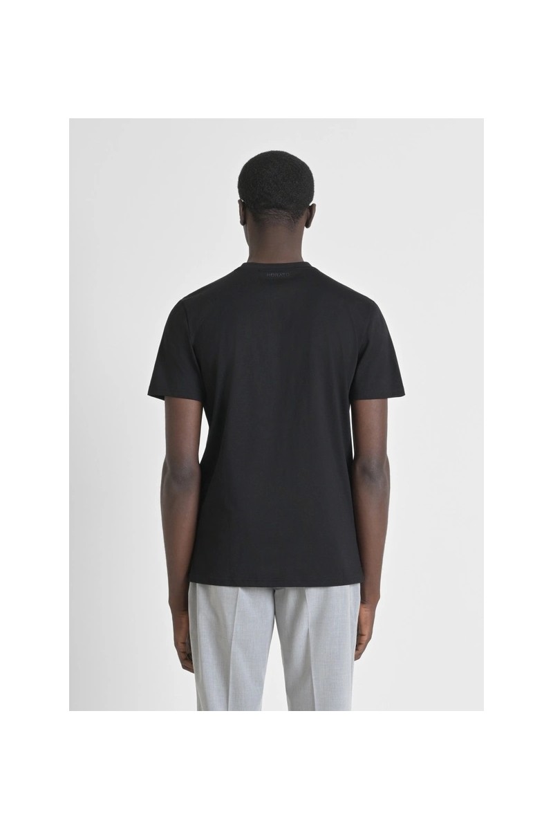  Polo Antony Morato Regular Fit en piqué 100 % algodón, con detalles en contraste y parche con logotipo para un estilo casual y elegante. 