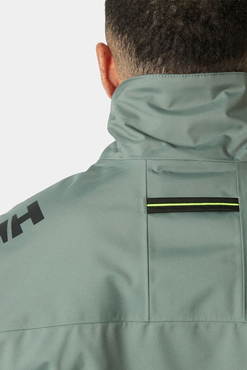  Cazadora de entretiempo Helly Hansen. Protección ligera, estilo técnico y ajuste cómodo para los días frescos. 