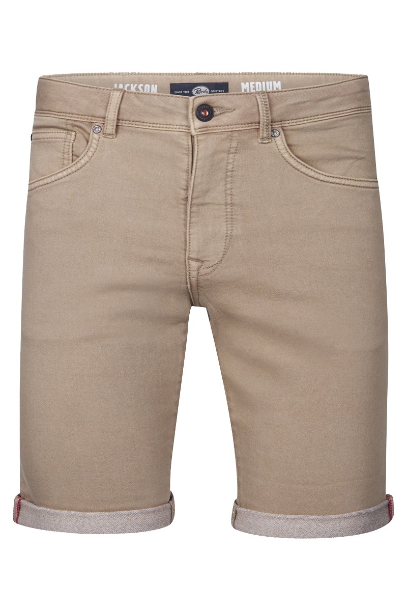  Pantalón corto Jackson de  Petrol Industries . Estilo casual con tejido cómodo y detalles urbanos, perfecto para el verano. 