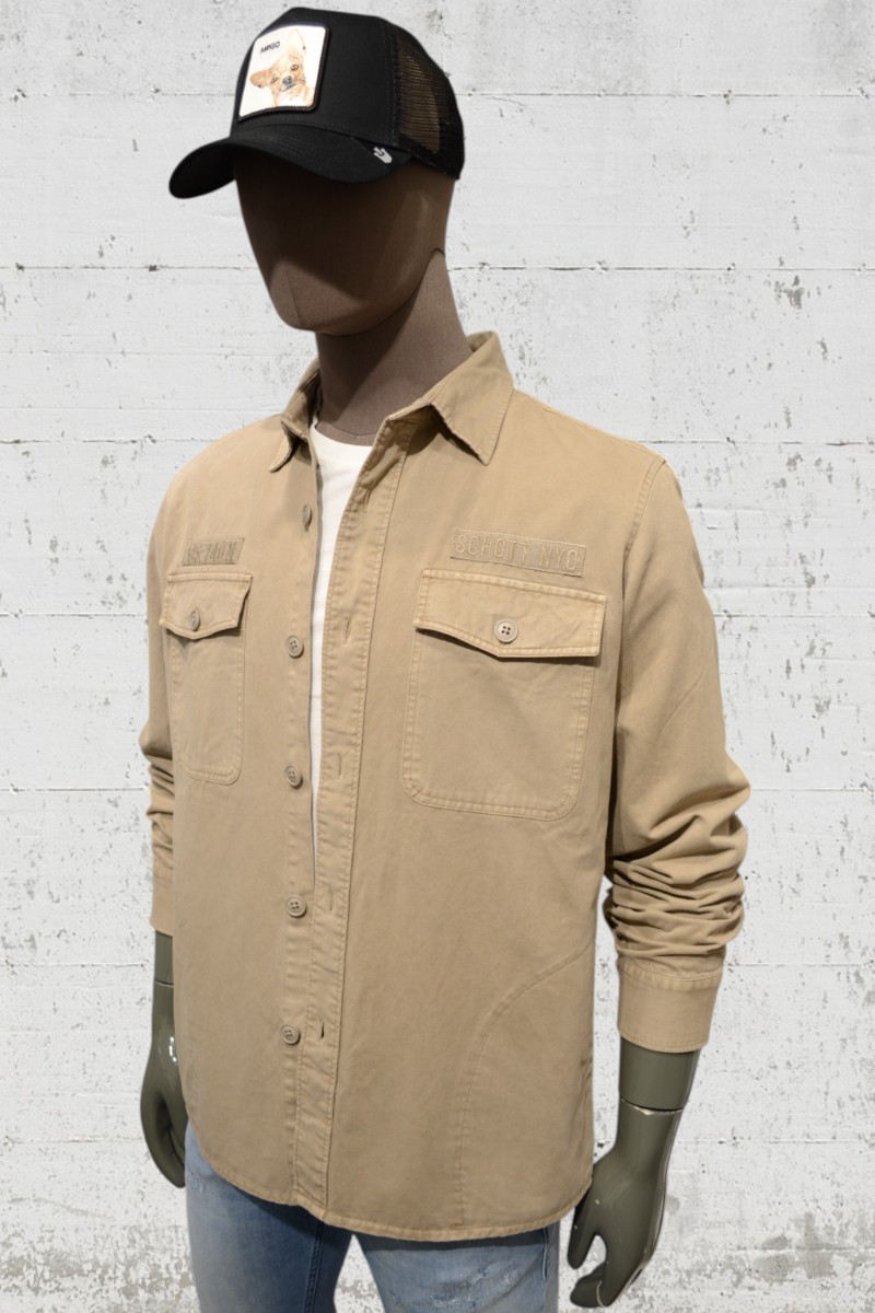  Cazadora entretiempo Schott para hombre. Diseño urbano y ligero. El maniquí mide 1,88 m y 80 kg, lleva L muy justa. Tallan pequeño. 