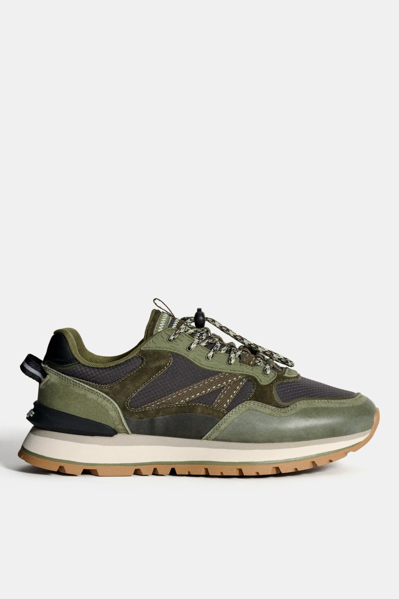 Sneaker HOFF City Off Road Khaki para hombre, mezcla de piel y textil con suela dentada, diseño versátil y espíritu urbano moderno.