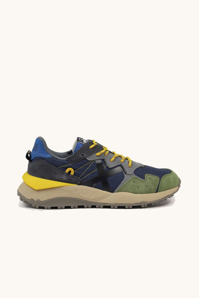 Zapatilla de Munich con suela chunky, diseño robusto y estilo deportivo. Ideal para acompañarte en el ritmo del día a día.