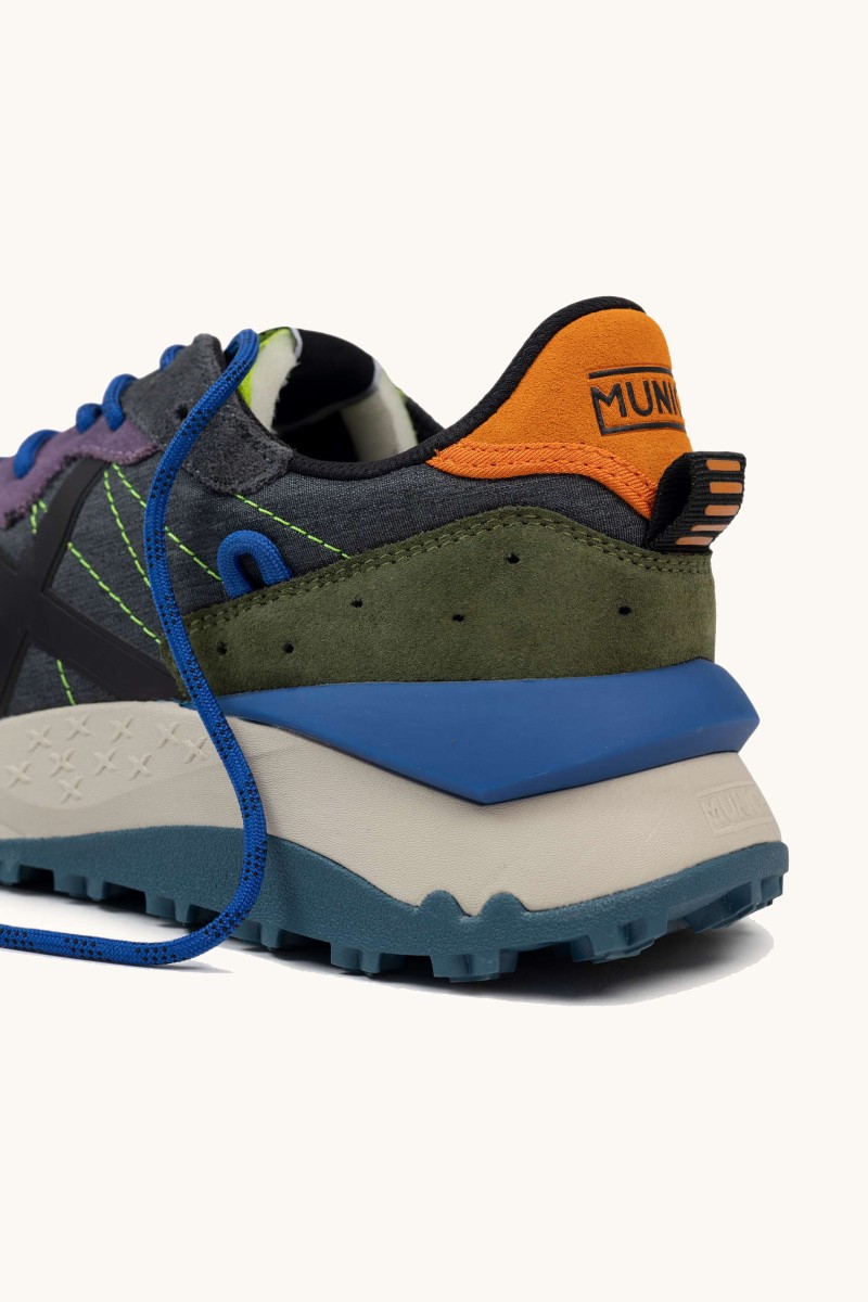  Zapatilla de Munich con suela chunky, diseño estructurado y estilo deportivo adaptado al ritmo urbano. 