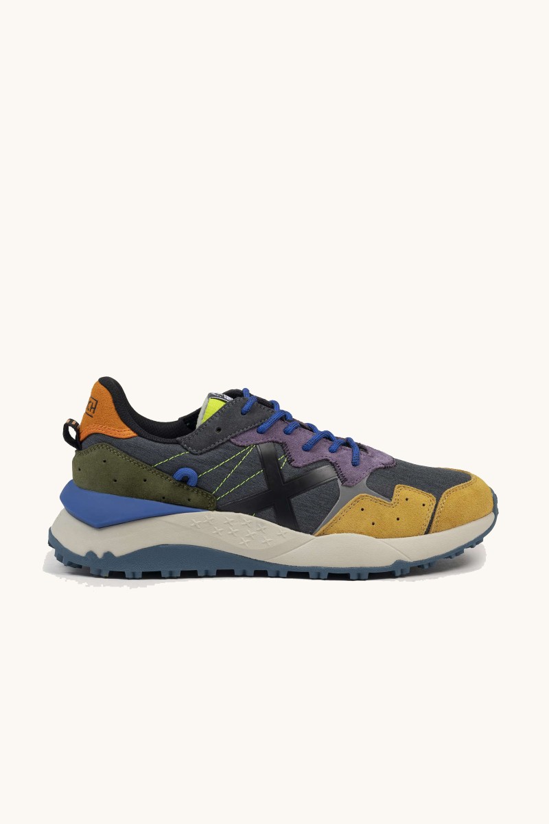 Zapatilla de Munich con suela chunky, diseño estructurado y estilo deportivo adaptado al ritmo urbano.