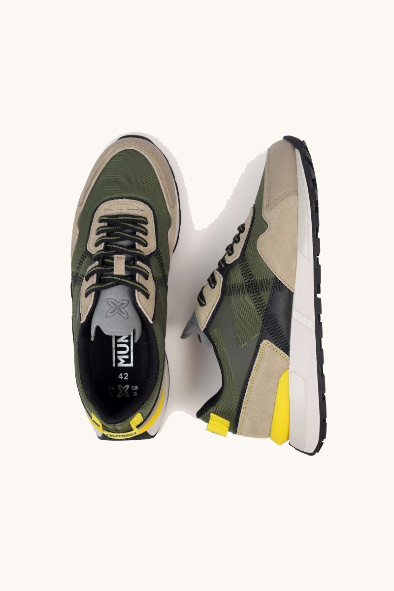  Zapatilla de Munich con aire retro-deportivo, suela con tacón elevado y un diseño que no pasa desapercibido. 