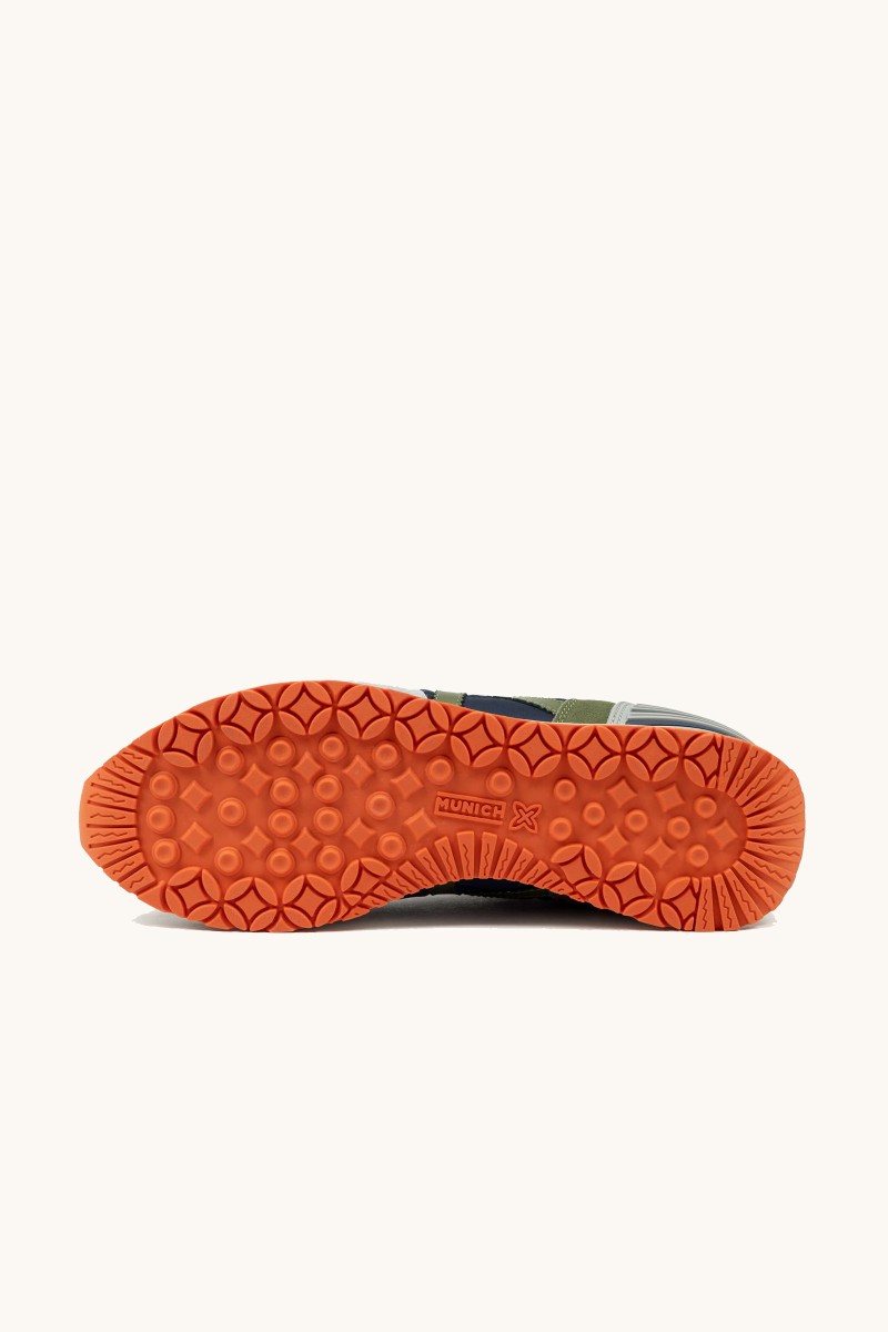  Zapatilla Munich de estilo retro running inspirada en la marcha atlética, con diseño cómodo y look atemporal. 