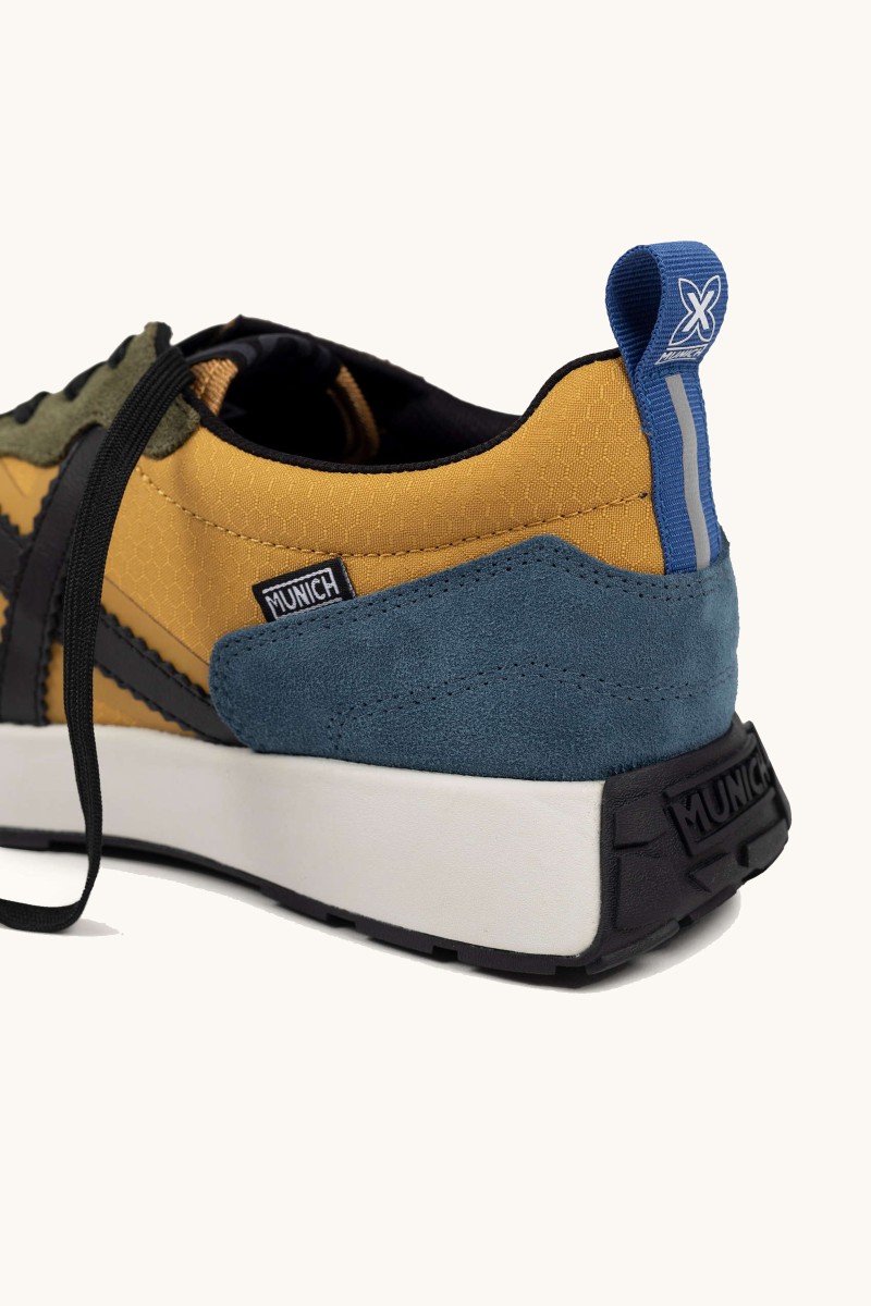  Zapatilla Munich con silueta running y detalles sofisticados. Elegancia deportiva con espíritu retro. 