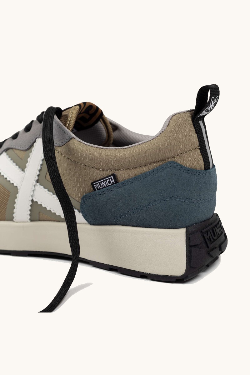  Zapatilla Munich con líneas clásicas del running y un diseño actual. Estilo refinado para el día a día. 