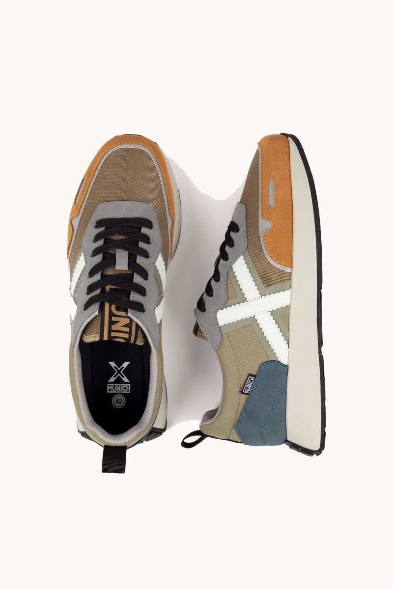  Zapatilla Munich con líneas clásicas del running y un diseño actual. Estilo refinado para el día a día. 