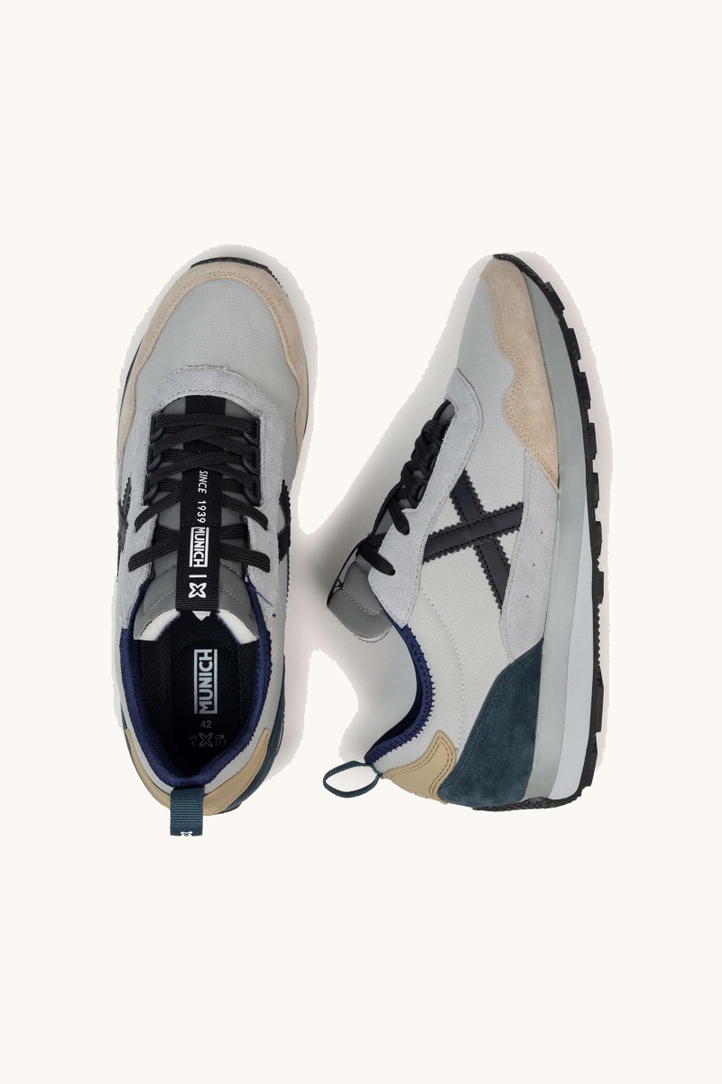  Zapatilla Munich de inspiración retro con look urbano y cómodo. Diseño actual que homenajea los años 70. 