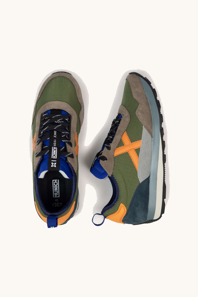  Zapatilla Munich con look retro y toque urbano. Perfecta para quienes buscan estilo con inspiración clásica. 