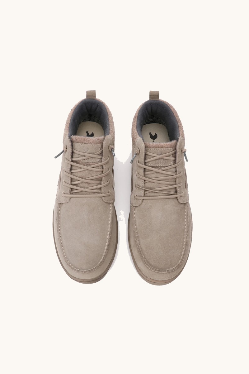  Bota Walk In Pitas en tono beige, con acabado hidrófugo, diseño robusto y detalles cuidados para un uso urbano sofisticado. 