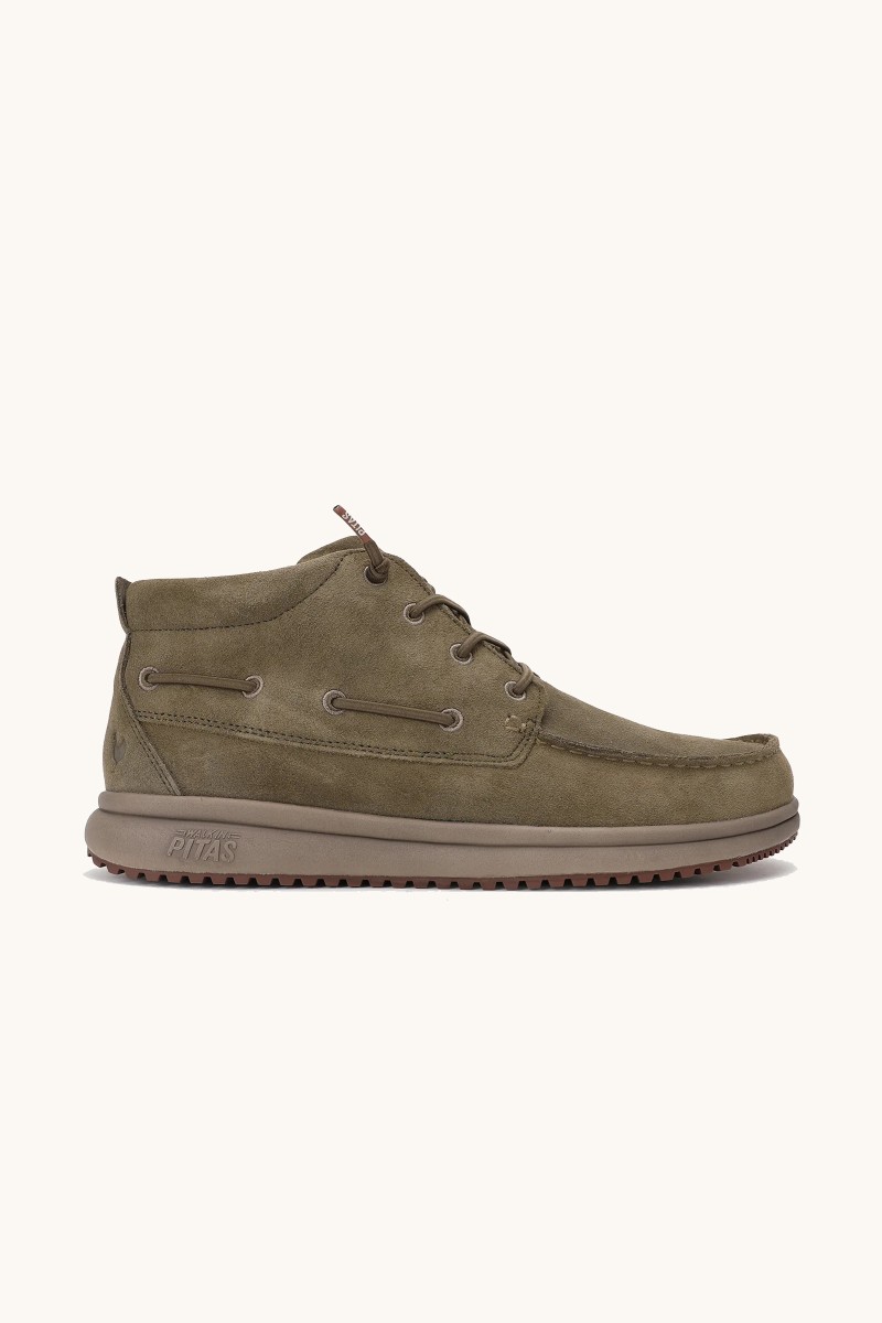 Bota Walk In Pitas en color kaki, con exterior hidrófugo, diseño elegante y suela Wave con goma antideslizante.