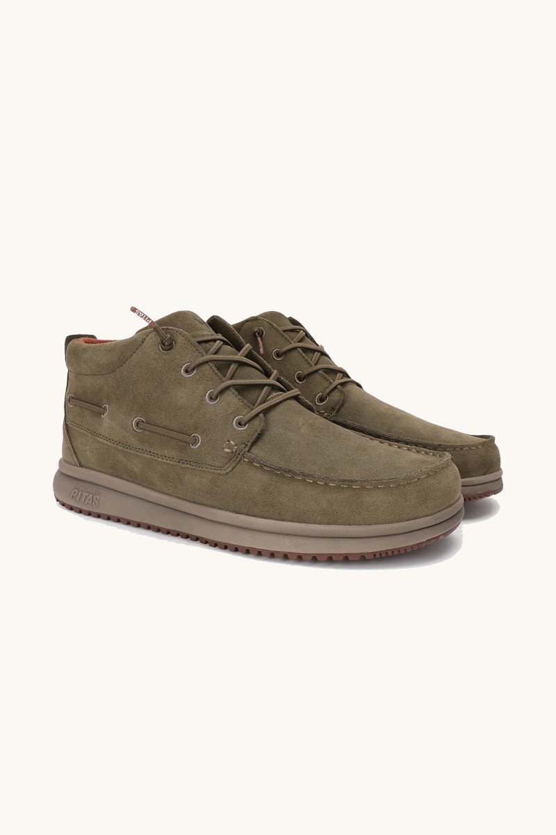 Bota Walk In Pitas en color kaki, con exterior hidrófugo, diseño elegante y suela Wave con goma antideslizante.  2