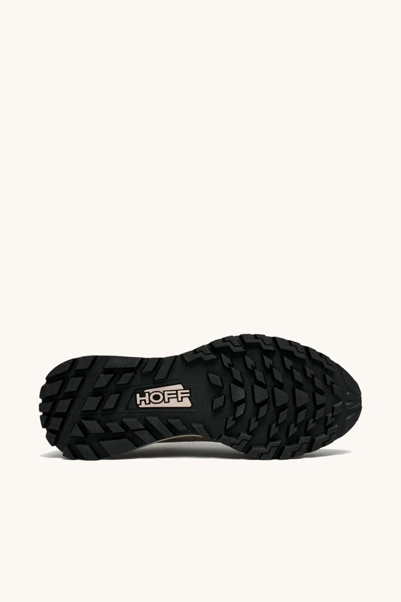  Zapatilla de HOFF en gris, con suela dentada resistente y diseño inspirado en lo deportivo con carácter urbano. 