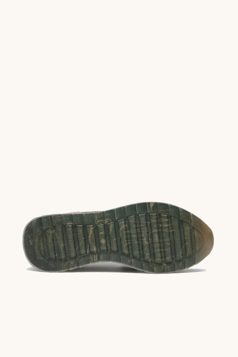  Zapatilla HOFF con mezcla de ante y textil, diseño urbano de corte retro y detalles refinados que suman estilo. 