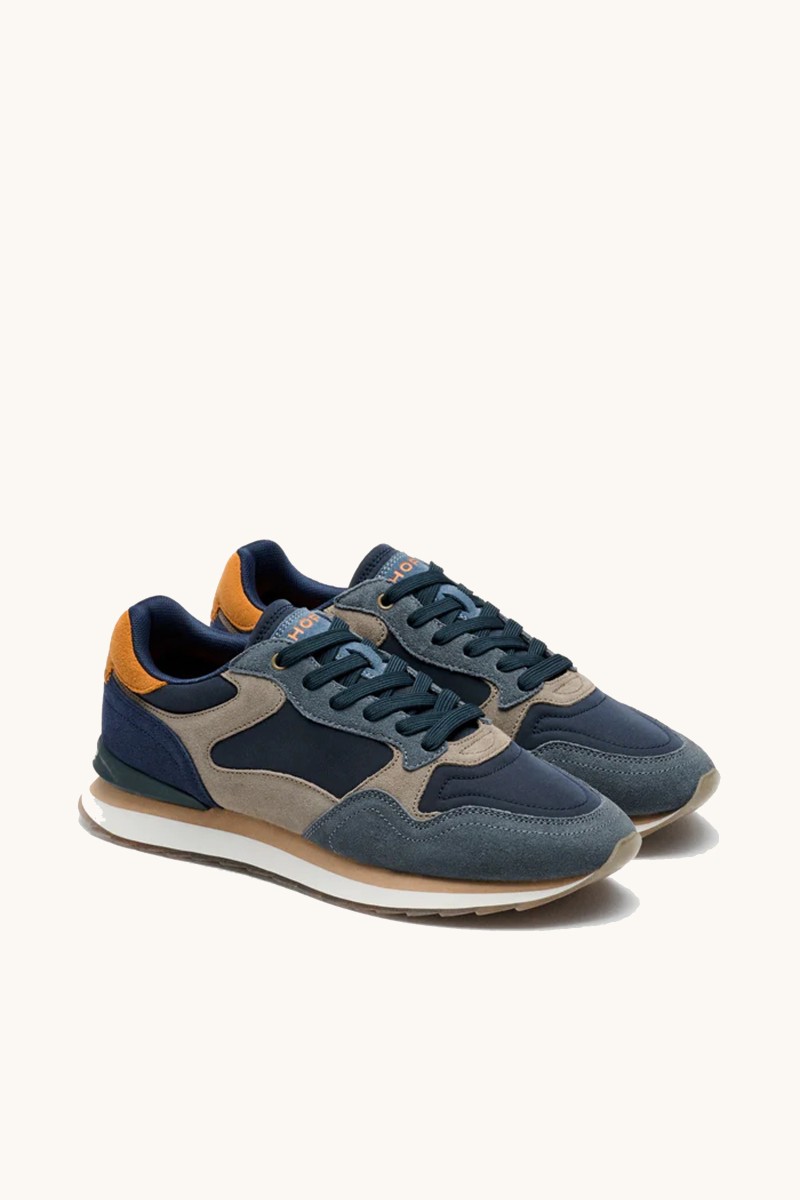 Zapatilla HOFF con diseño elegante de inspiración urbana. Mezcla de materiales, líneas limpias y carácter versátil.  2