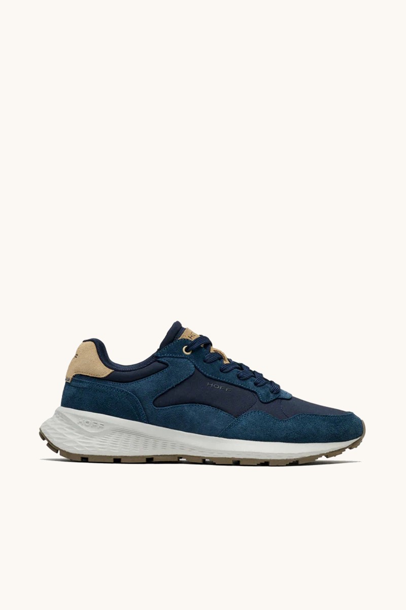 Zapatilla de HOFF en tono navy, diseño combinando materiales, con suela tipo waffle que aporta tracción y estilo urbano.