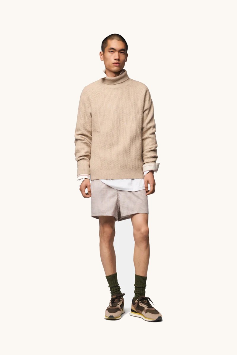  Zapatilla HOFF con estética retro en tonos neutros, combinación de materiales y suela impresa con carácter urbano. 