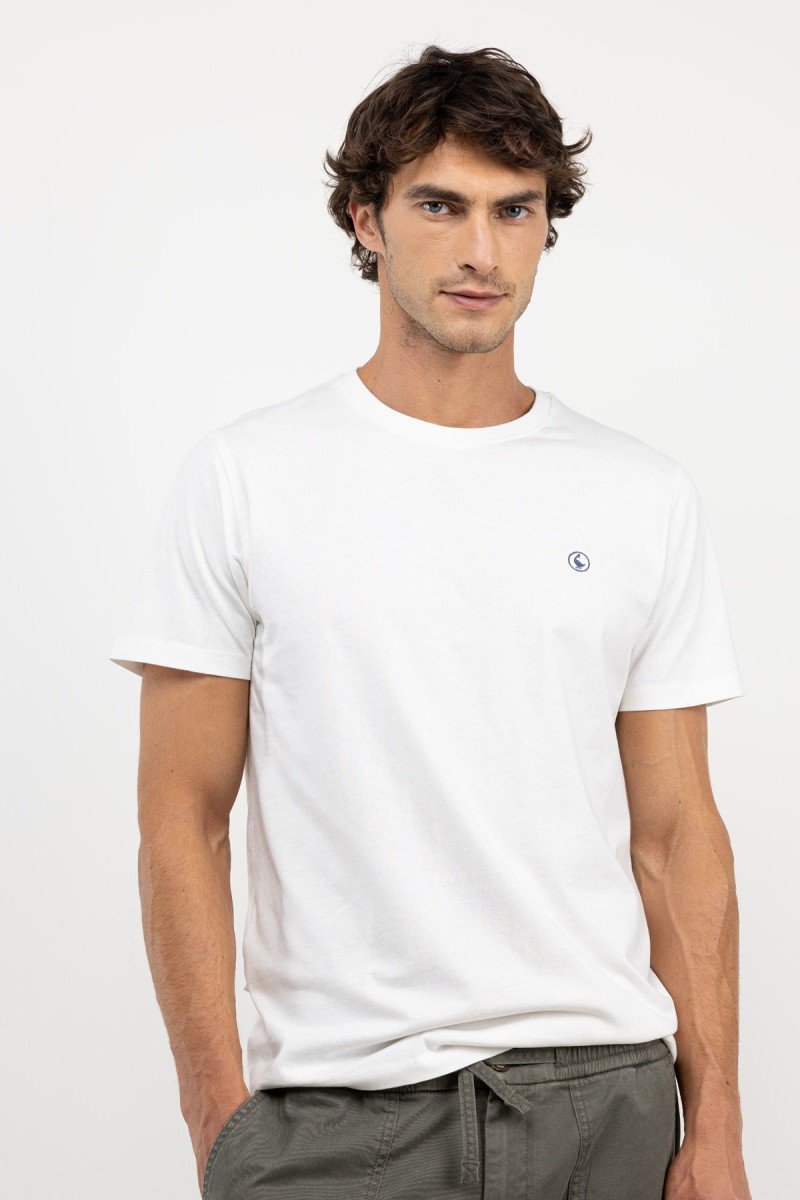  Camiseta de manga corta en blanco, con diseño limpio y corte versátil para uso diario. 