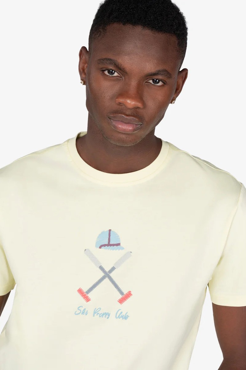Camiseta en algodón de diseño limpio con logo frontal, ideal como básico versátil para tu día a día.  2