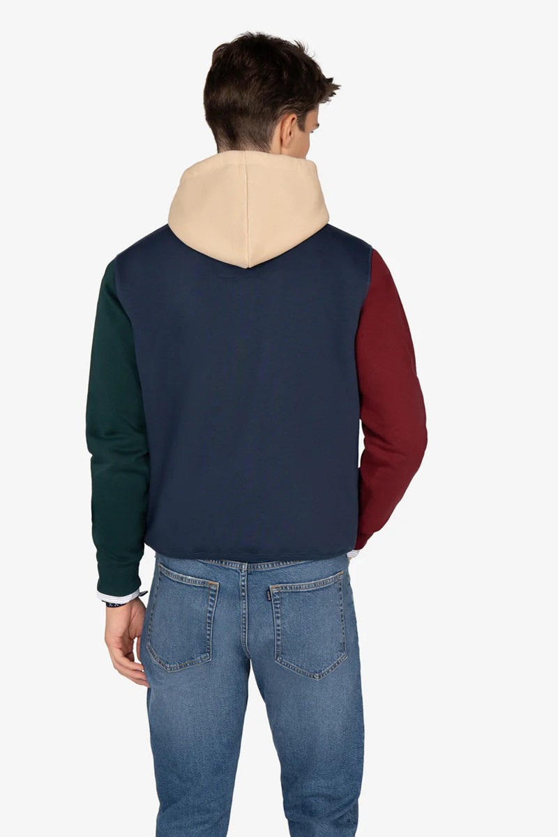  Sudadera multicolor con capucha contrastada, mezcla de tejidos y diseño audaz para destacar con estilo casual. 