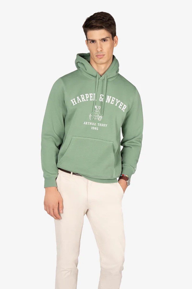 Sudadera de algodón con inspiración universitaria, detalles en canalé y logotipo discreto para un toque casual con clase.  2