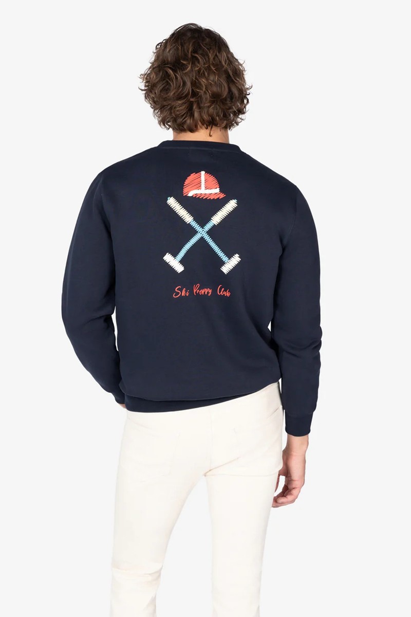Sudadera de diseño clásico con cuello redondo, acabados acanalados contrastados y bordado frontal minimalista.