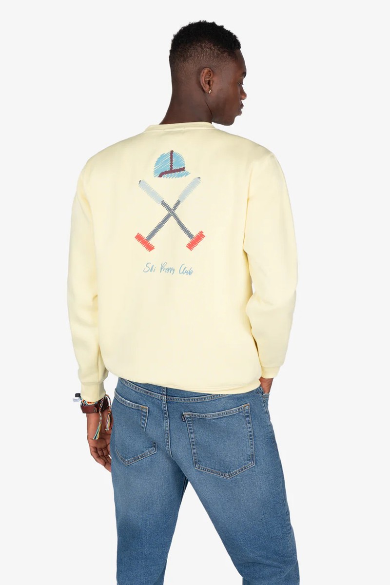 Sudadera de mezcla de algodón con cuello redondo, acabados acanalados en contraste y detalles bordados que le confieren carácter.