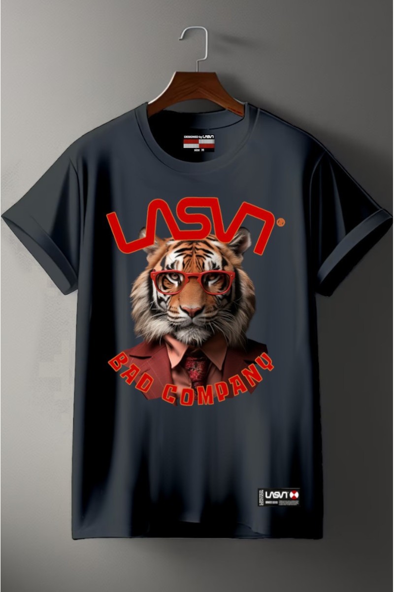 Camiseta en algodón con estética desgastada y estampado frontal “Bad Tiger”, edición limitada numerada y corte moderno.  2