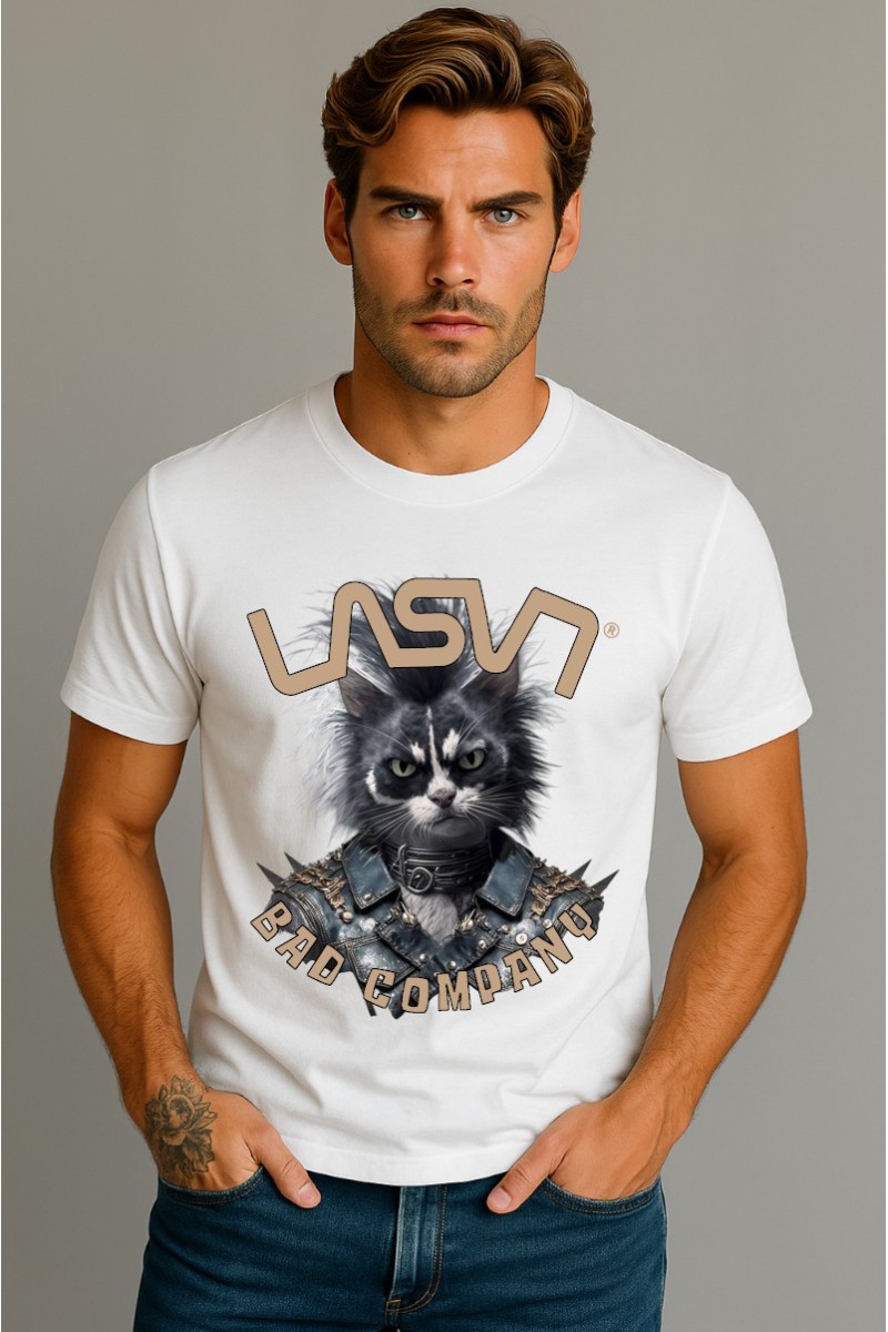 Camiseta en algodón de 180 g con estampado “Bad Rockat” frontal, acabado en blanco y edición limitada numerada de solo 100 unidades.