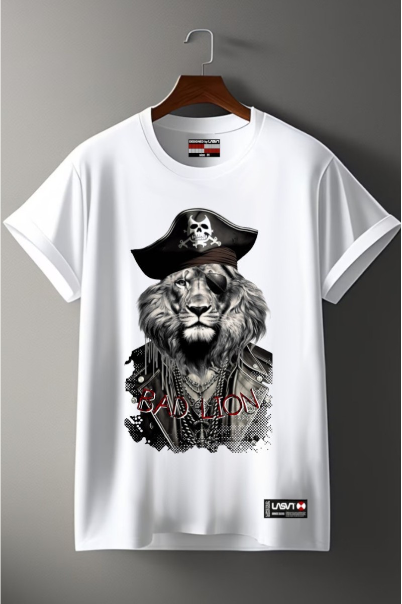  Camiseta en algodón blanco con ilustración frontal de león pirata, edición limitada numerada y corte moderno para uso urbano. 
