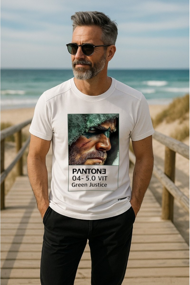 Camiseta blanca de algodón de 180 g con diseño “long back” y estampado digital frontal, edición limitada numerada.