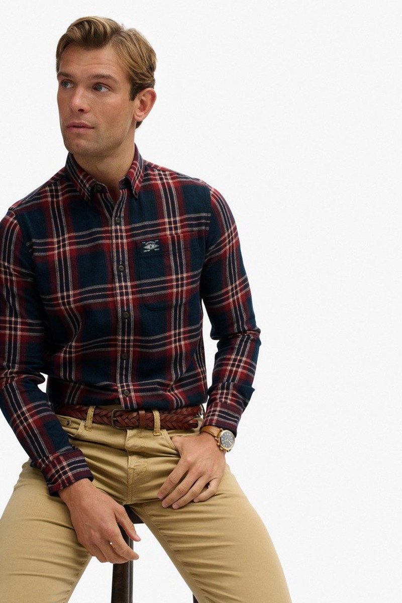  Camisa de cuadros confeccionada en franela fina de algodón, suave al tacto y perfecta para un estilo casual y versátil. 