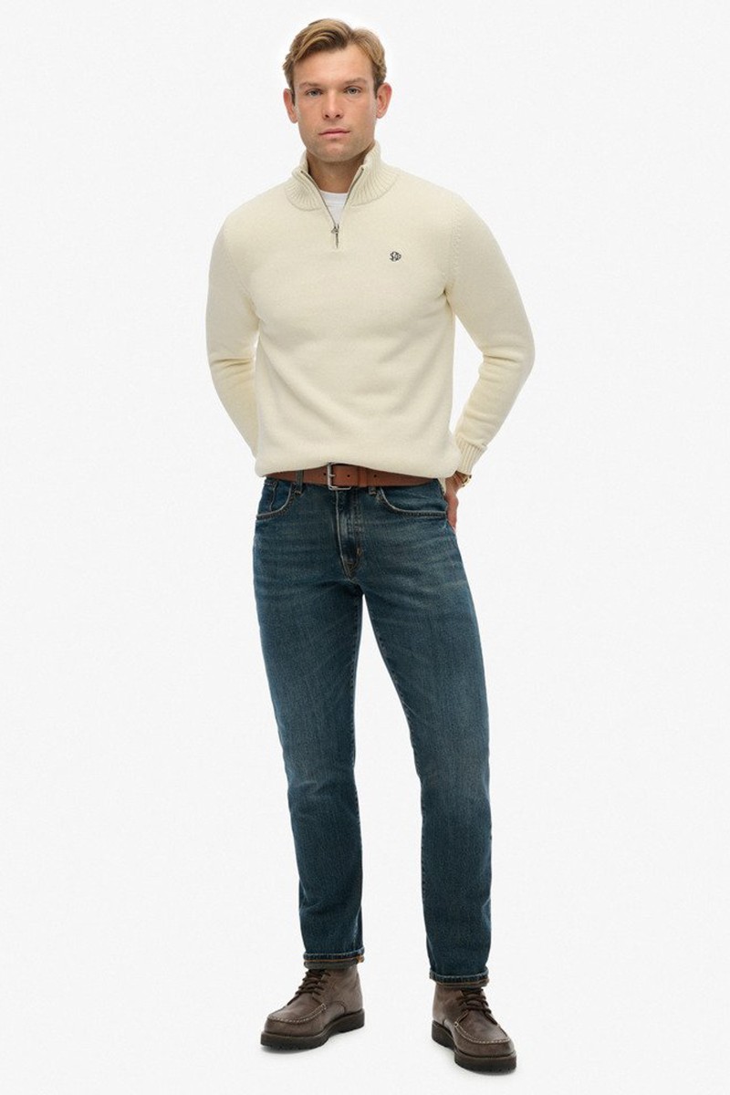  Jersey de punto suave con cuello alto y media cremallera, ideal para un estilo casual y sofisticado a la vez. 