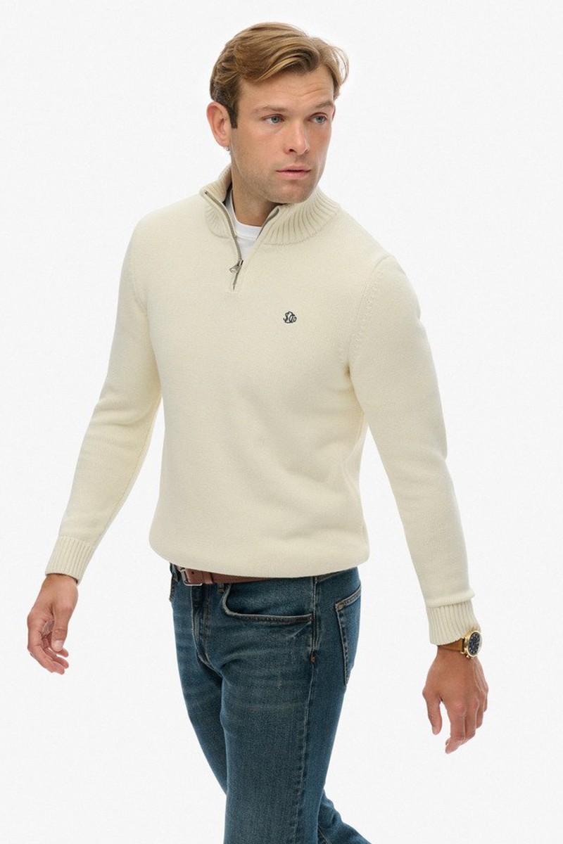  Jersey de punto suave con cuello alto y media cremallera, ideal para un estilo casual y sofisticado a la vez. 