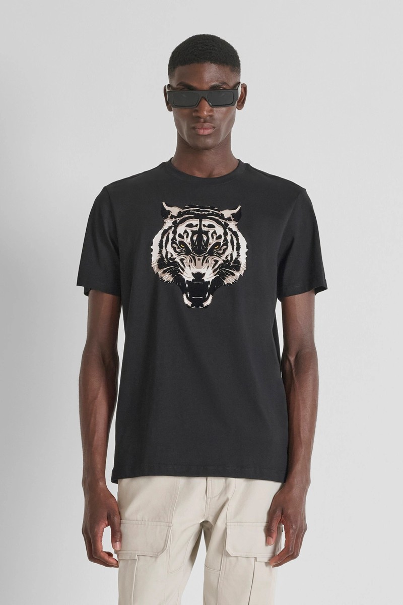 Camiseta Antony Morato en algodón con estampado flocado de tigre, ideal para destacar con un estilo moderno y atrevido.