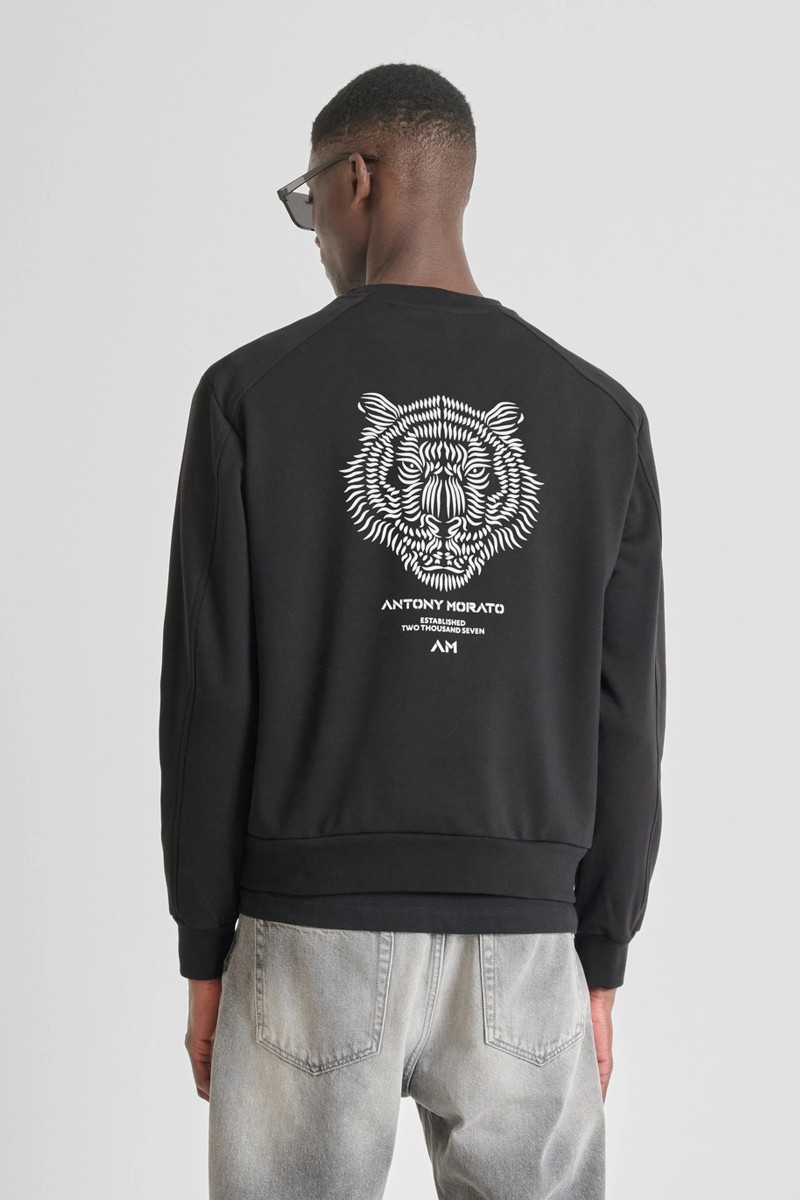 Sudadera Antony Morato Relaxed Fit en mezcla de algodón con parche de tigre, perfecta para un look casual con personalidad.