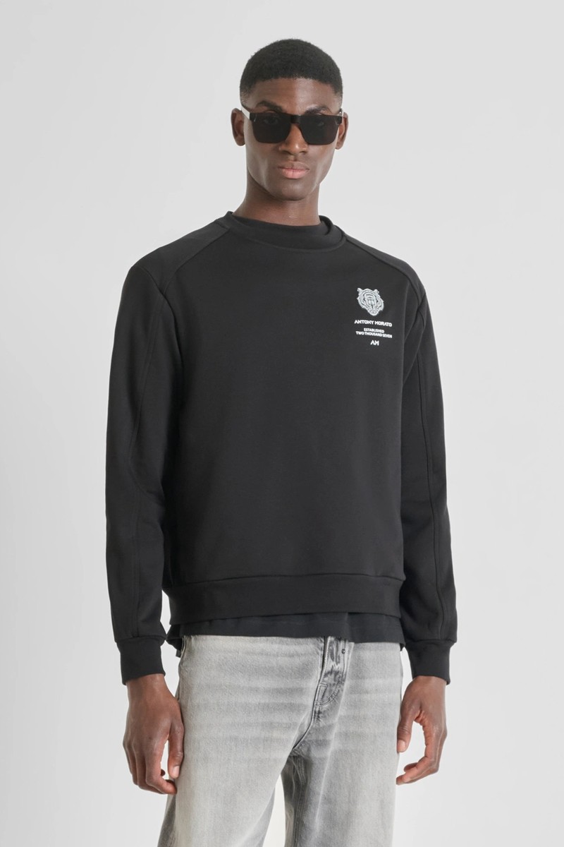  Sudadera Antony Morato Relaxed Fit en mezcla de algodón con parche de tigre, perfecta para un look casual con personalidad. 