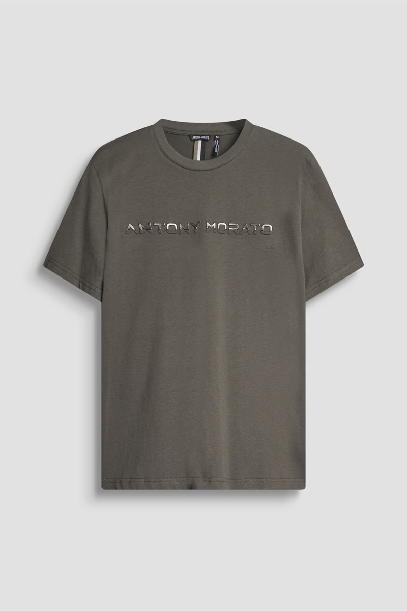 Camiseta Antony Morato Regular Fit de algodón con logo laminado al frente, un básico con un toque moderno y elegante.
