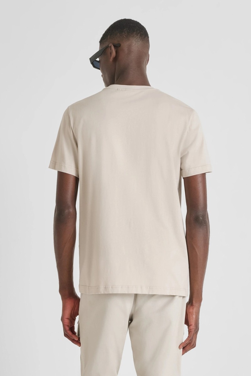 Camiseta Antony Morato Regular Fit en algodón con logo efecto camuflaje, ideal para un look casual con personalidad.  2