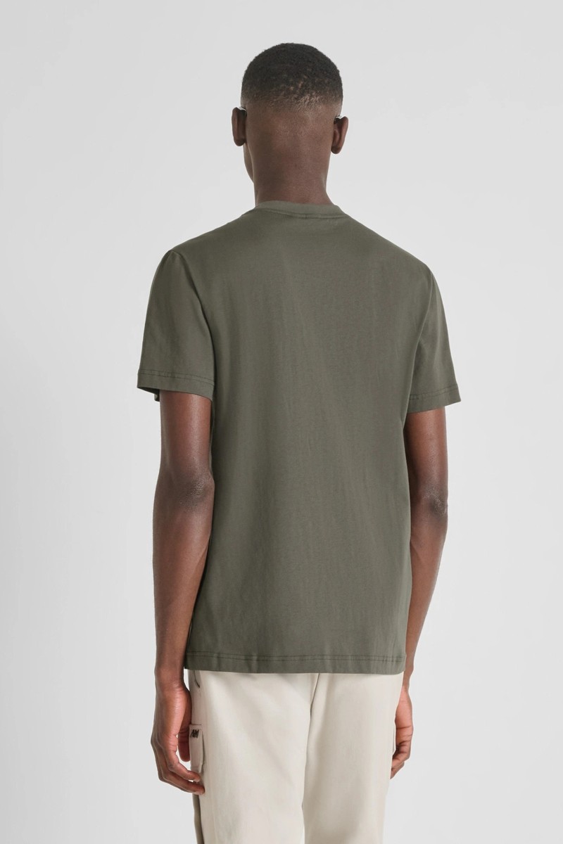 Camiseta Antony Morato Regular Fit en algodón con logo efecto camuflaje, ideal para un look casual con personalidad.