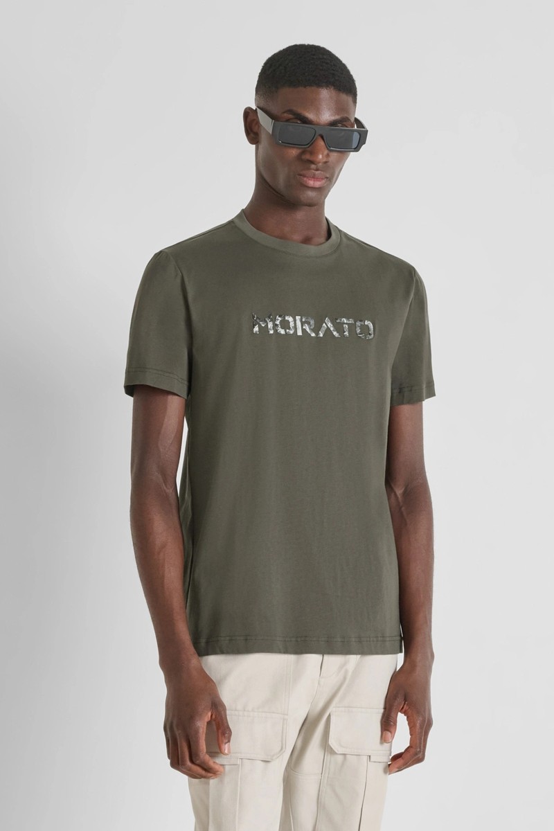 Camiseta Antony Morato Regular Fit en algodón con logo efecto camuflaje, ideal para un look casual con personalidad.  2