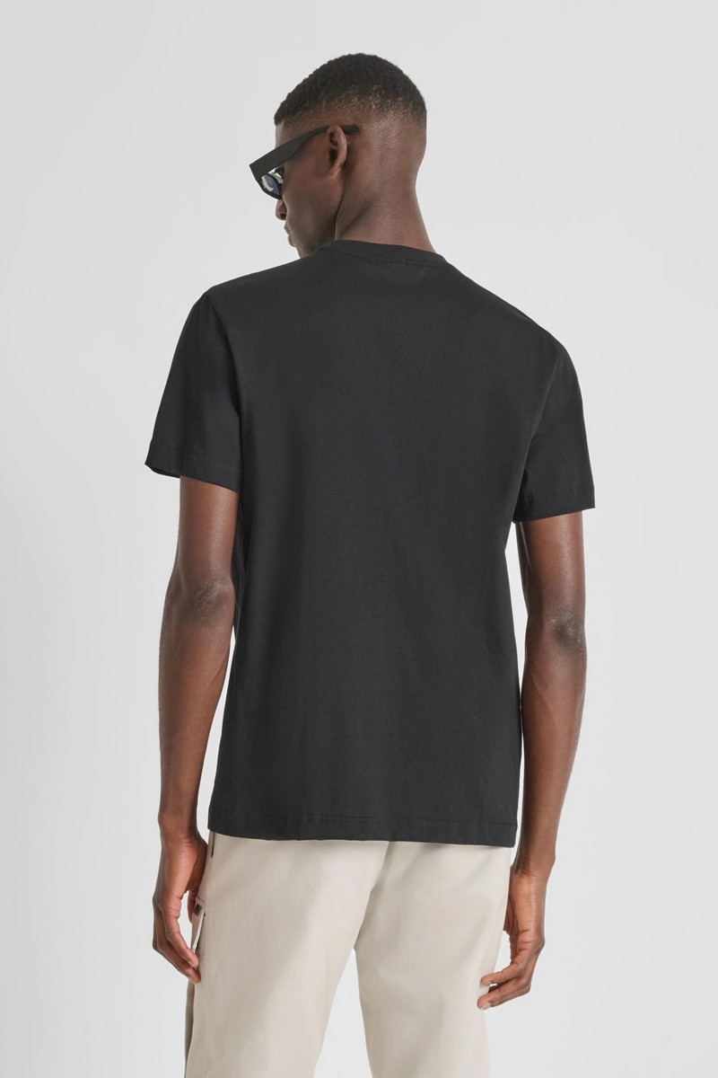 Camiseta Antony Morato Regular Fit en algodón con logo efecto camuflaje, ideal para un look casual con personalidad.  2