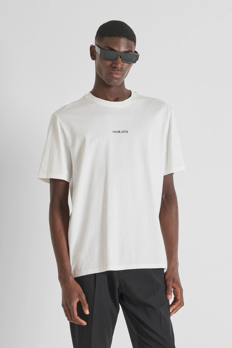 Camiseta Antony Morato Regular Fit en algodón con logo discreto en el pecho, ideal para un look casual con elegancia.