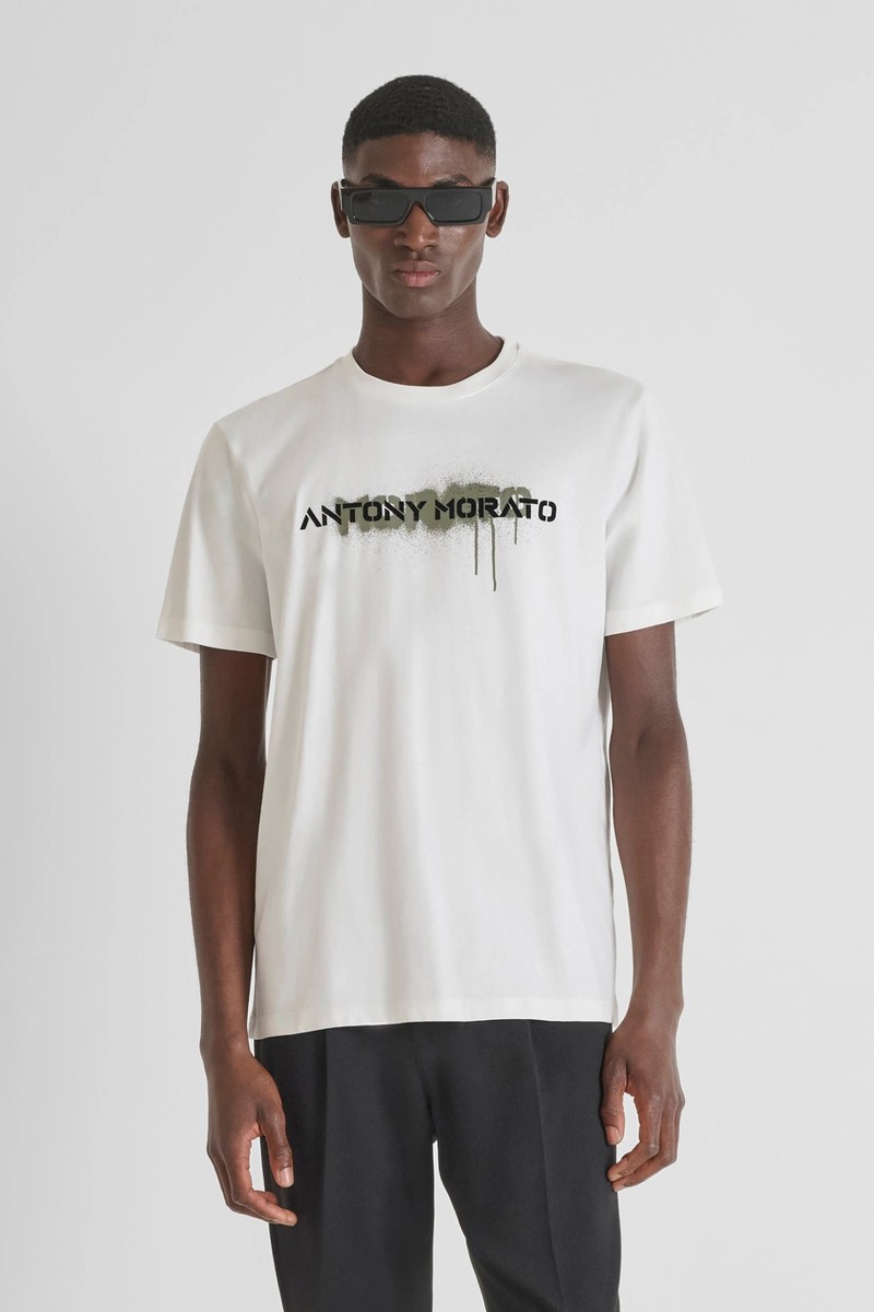 Camiseta Antony Morato en punto de algodón con estampado del logotipo en estilo grafiti, perfecta para añadir carácter a tu outfit.