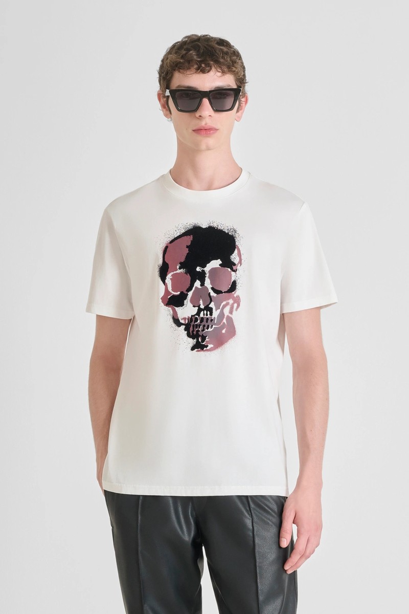 Camiseta Antony Morato en algodón 100 % con corte regular y estampado de calavera efecto flocado, ideal para destacar con estilo actual.