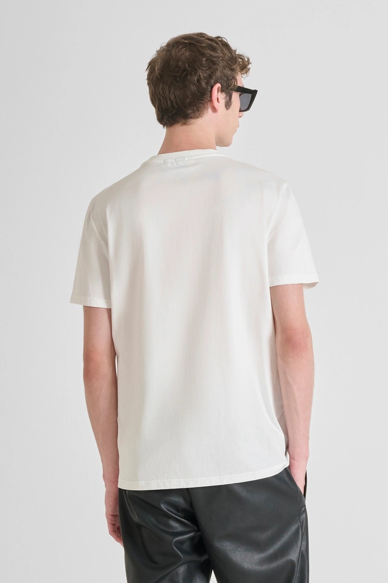 Camiseta Antony Morato en algodón 100 % con corte regular y estampado de calavera efecto flocado, ideal para destacar con estilo actual.  2